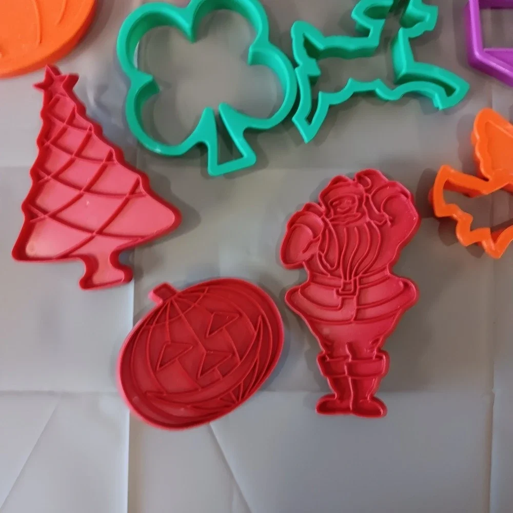 13 Pc Holiday Cookie Cutter Set Halloween Christmas Sandwich‎ Bento Shapes